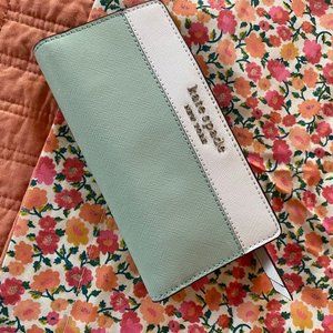 Kate Spade NWT Cameron Bifold Wallet